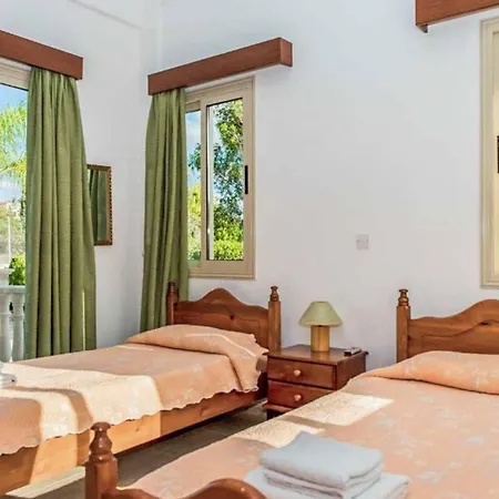 فيلة Theo بييا